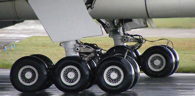 Lốp Xe Máy Bay: Yếu Tố Quan Trọng Trong Việc Duy Trì Hiệu Suất Và An Toàn Bay